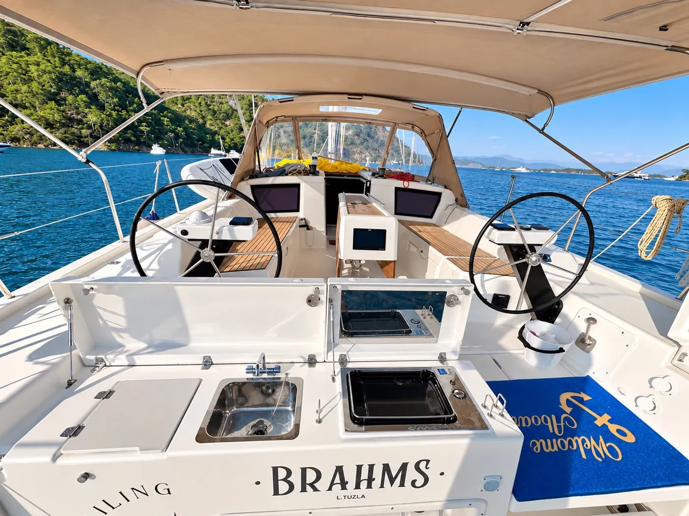 Brahms - Yelkenli içinde Fethiye