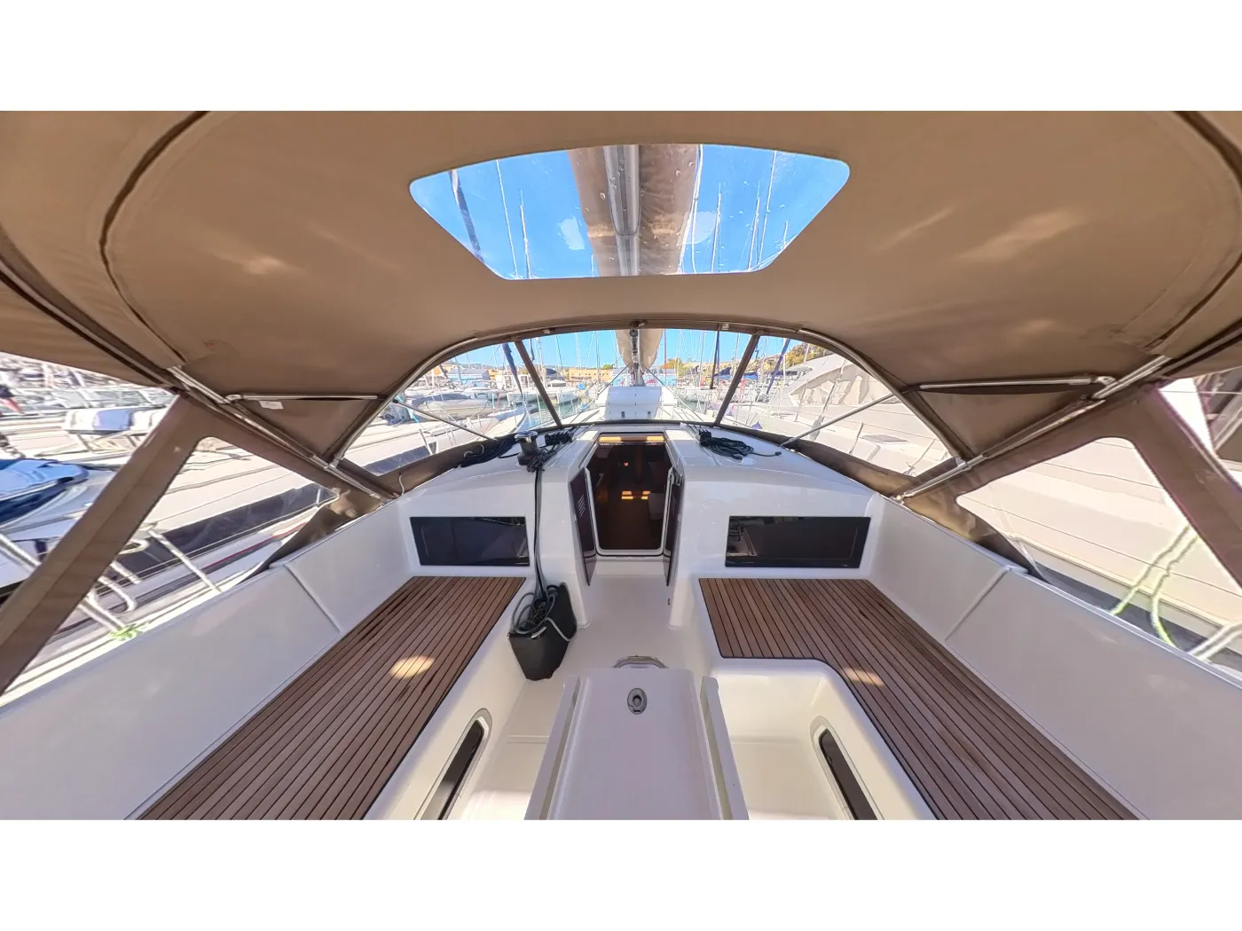 Alboran Vino Blanco - Sailboat in Palma