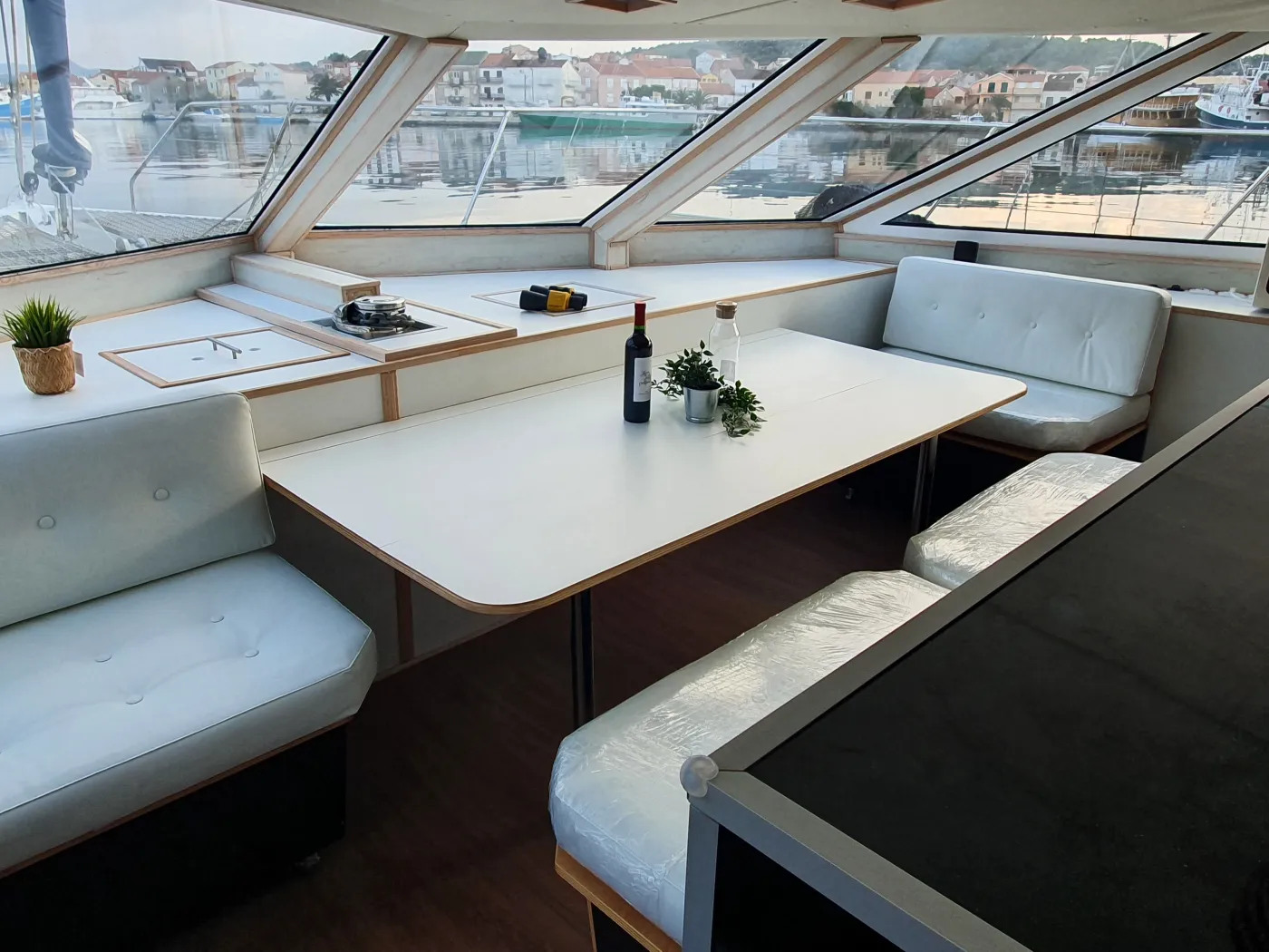 UPWIND (Cabin 3) - Catamaran in Trogir