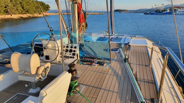 UPWIND 50