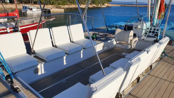 UPWIND 50
