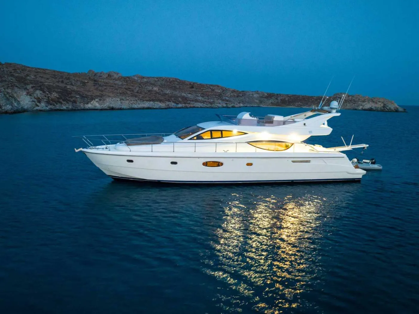 Carte Blanche - Motor Yacht in Anatoliki Attiki