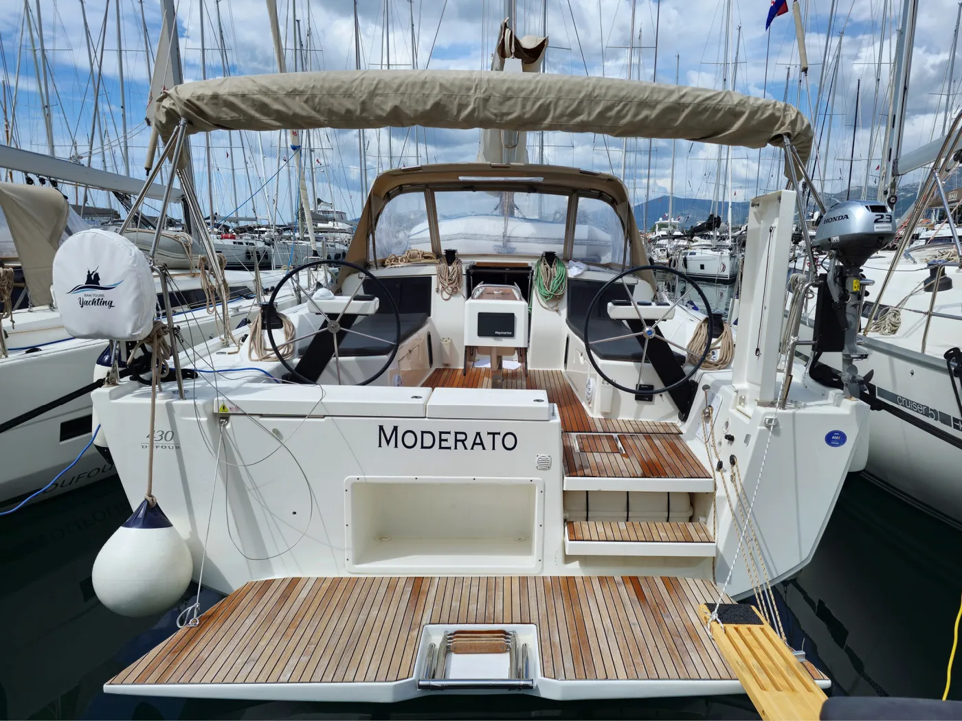 Moderato - Yelkenli içinde Kaštel Gomilica