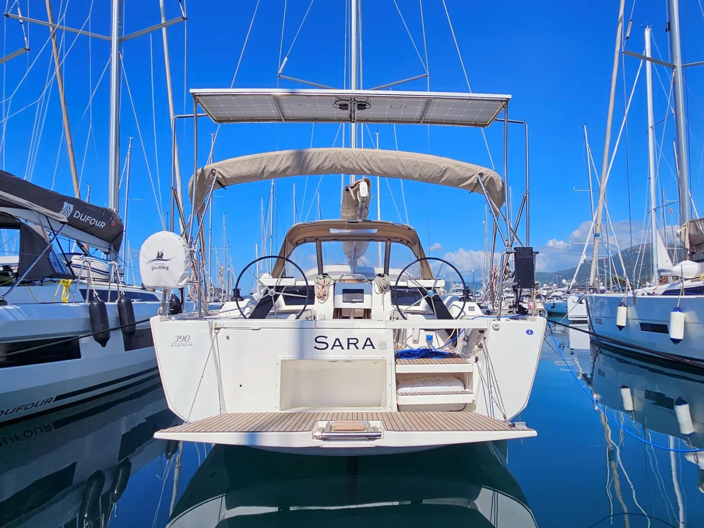 Sara - Yelkenli içinde Kaštel Gomilica