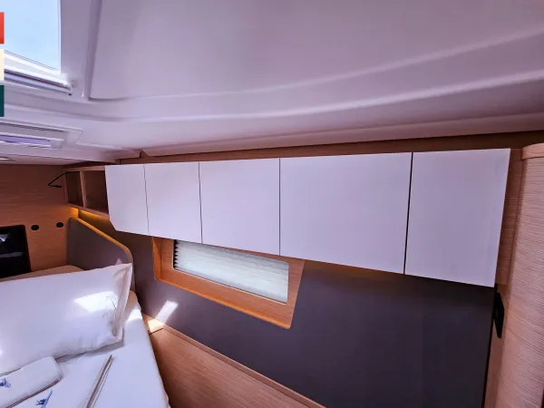 Ella (A/C & gen)
