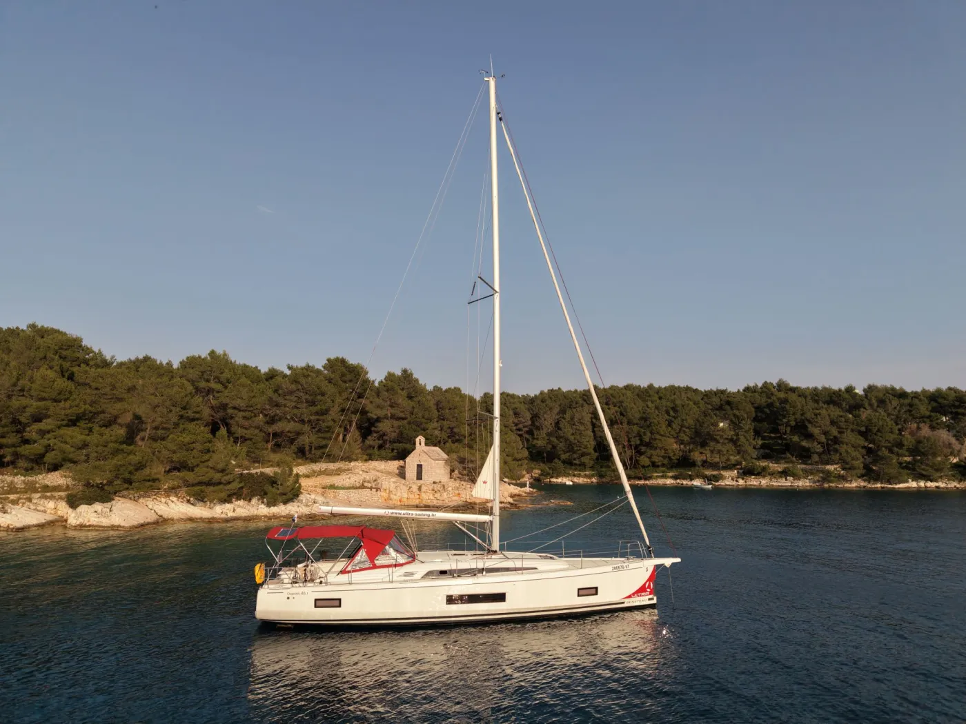 BUMBLEBEE - Sailboat in Split