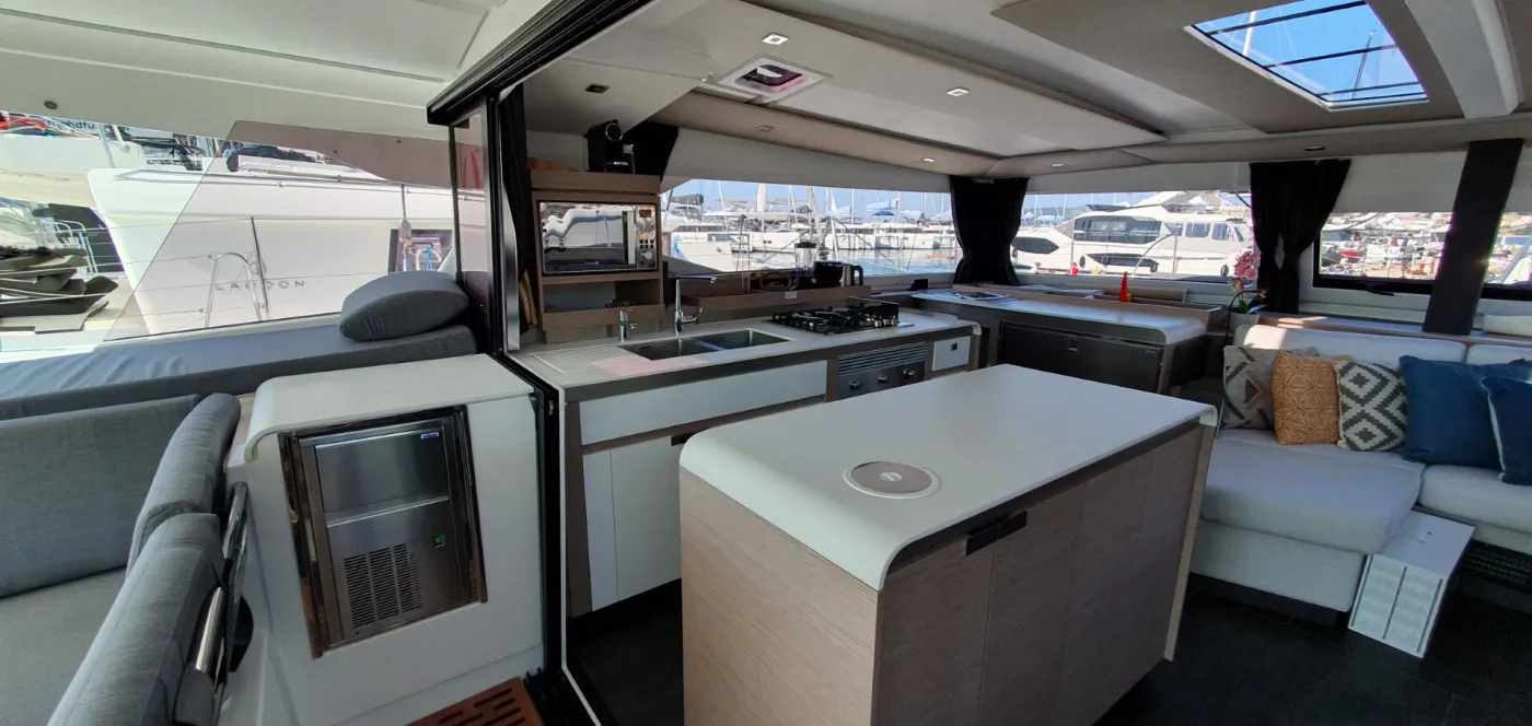 COSMOS - Catamaran in Seget Donji