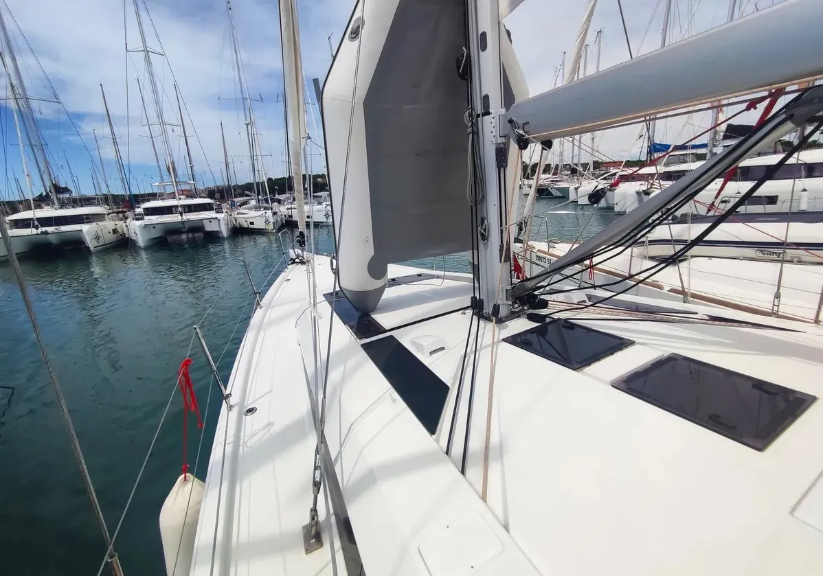 ARIEL - Sailboat in Pomer