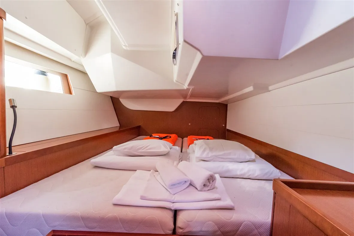 ULTRA DUBROVNIK - Sailboat in Pomer