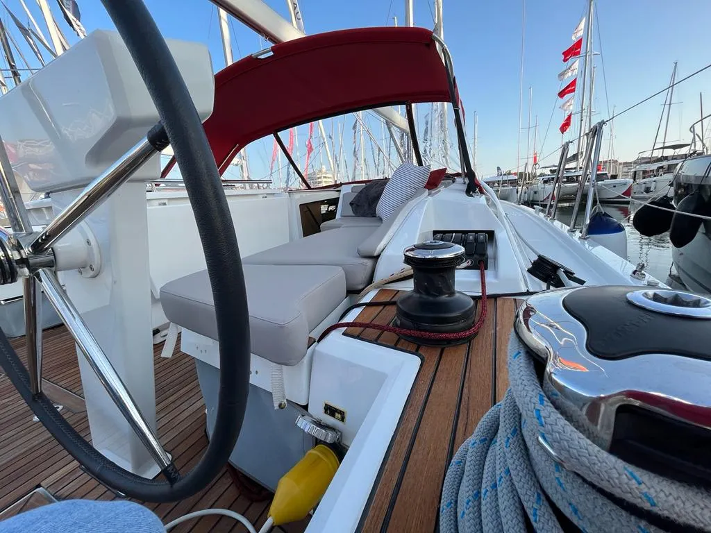 NAUTI BUOY - Sailboat in Split