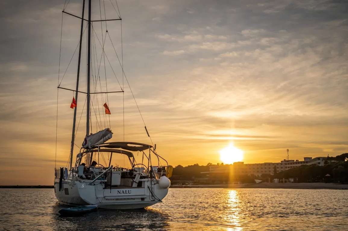 NALU - Sailboat in Pomer