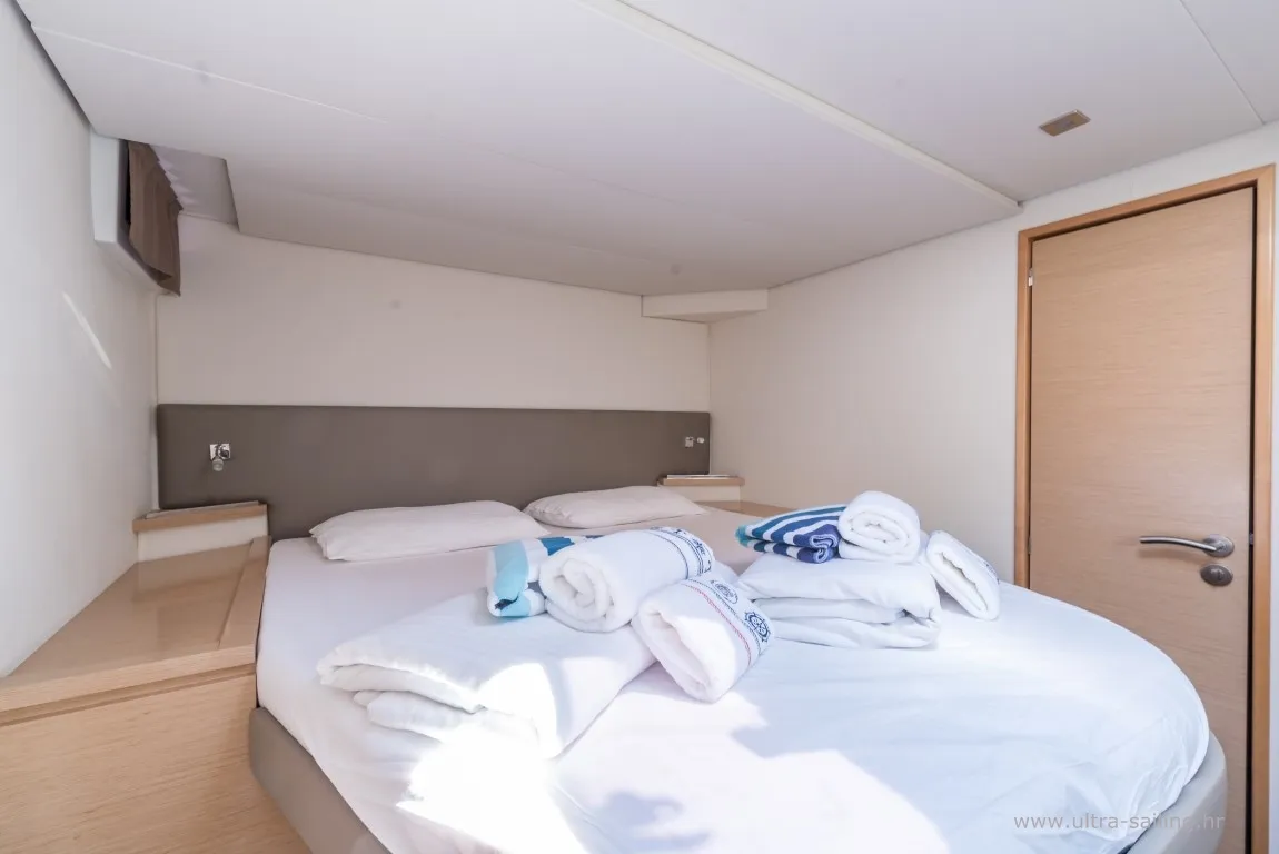 SABA 50 -  AC and generator - Catamaran in Split