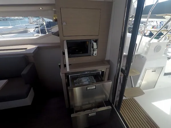 Fountaine Pajot Aastrea 42