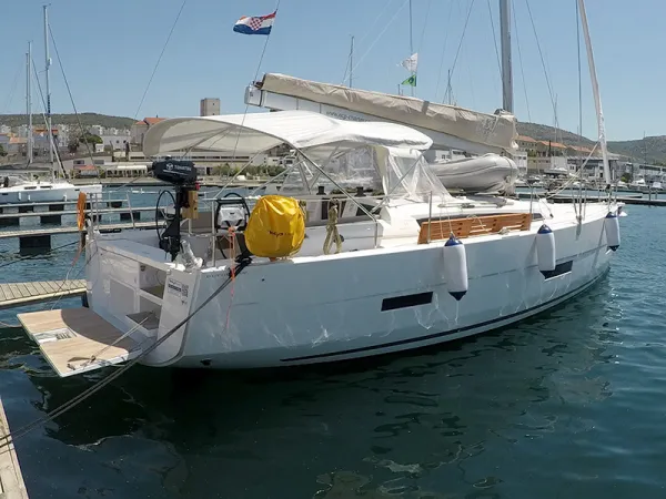 Dufour 430