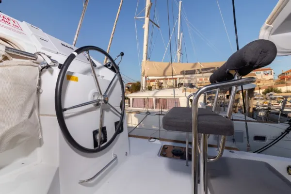 Lagoon 39