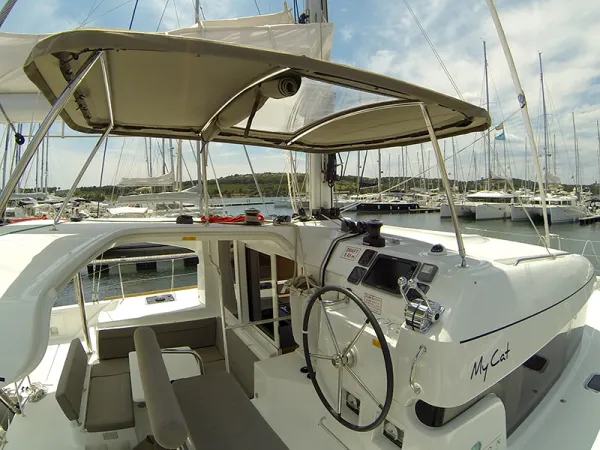 Lagoon 39