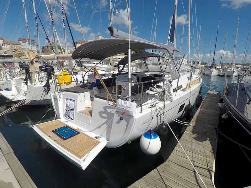 Podatok Too - Sailboat in Šibenik