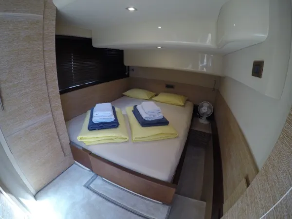 Azimut 47 Fly