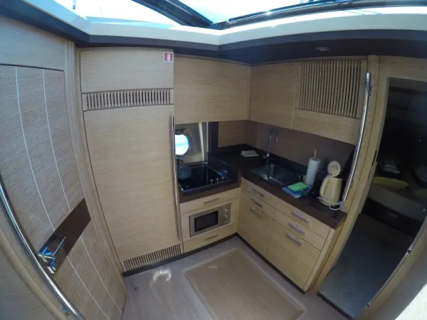Azimut 47 Fly