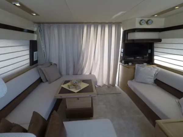 Azimut 47 Fly
