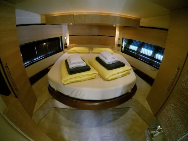 Azimut 47 Fly