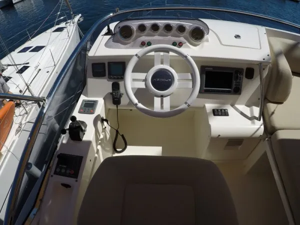 Azimut 47 Fly