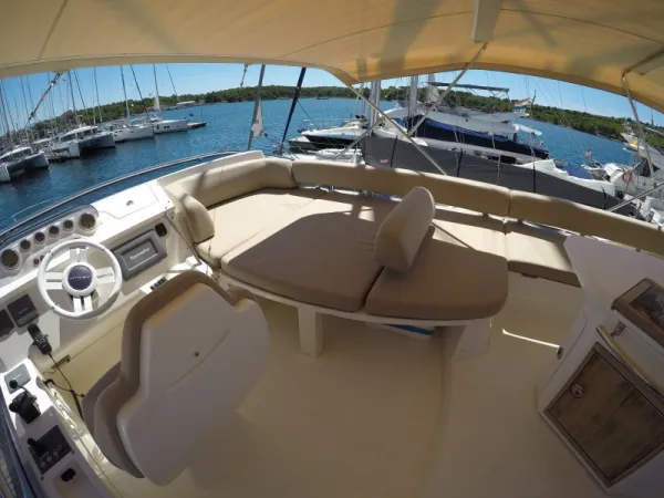 Azimut 47 Fly