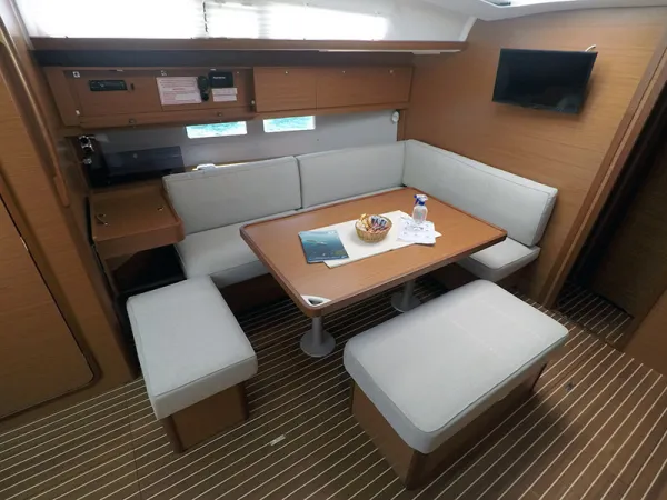 Dufour 460