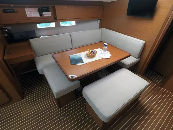 Dufour 460