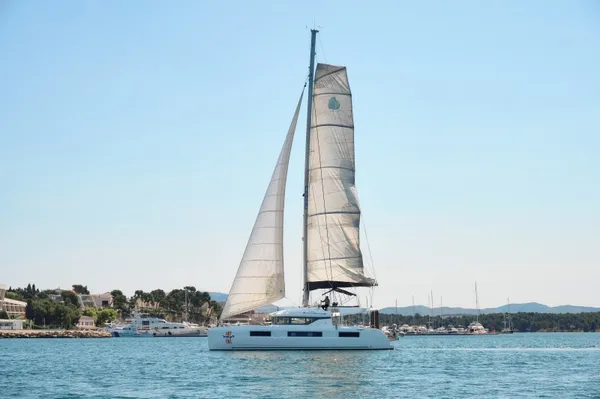 Lagoon 50