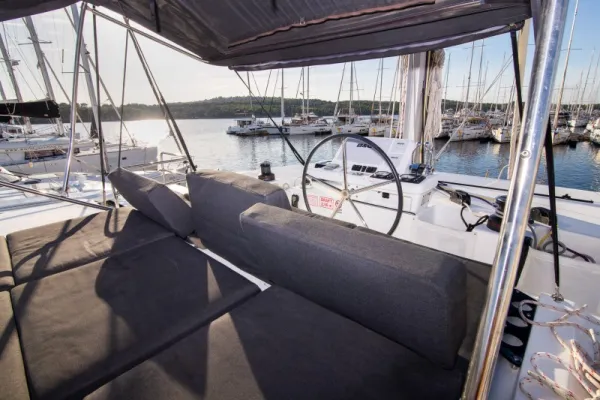 Lagoon 50