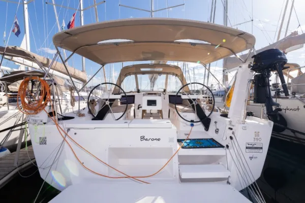 Dufour 390