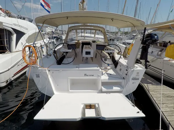 Dufour 390