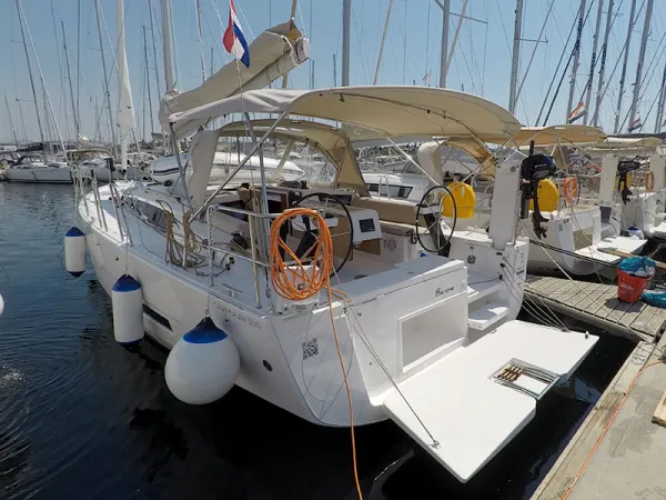 Dufour 390