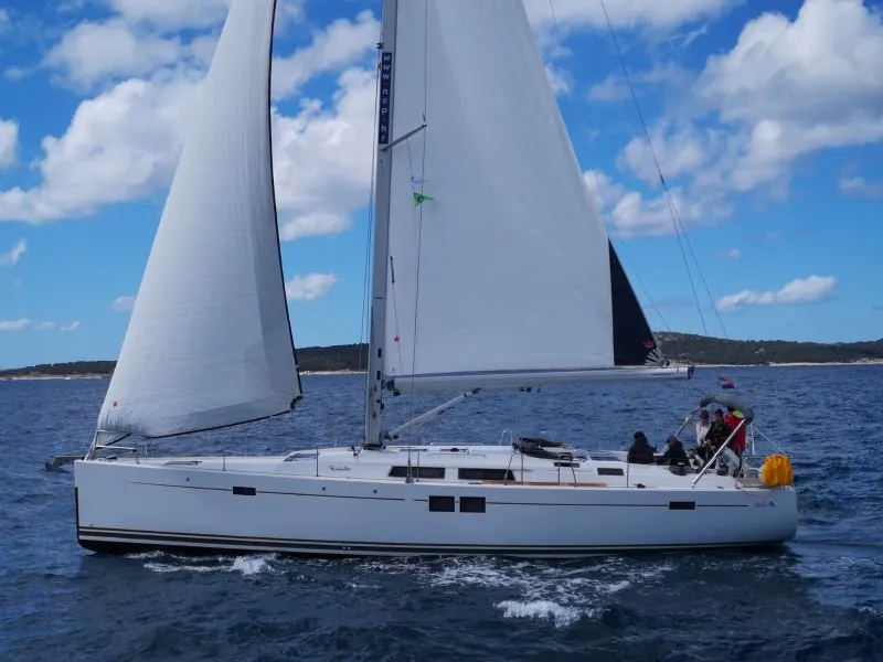 Anse - Sailboat in Šibenik