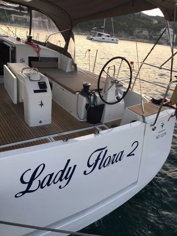 LADY FLORA 2