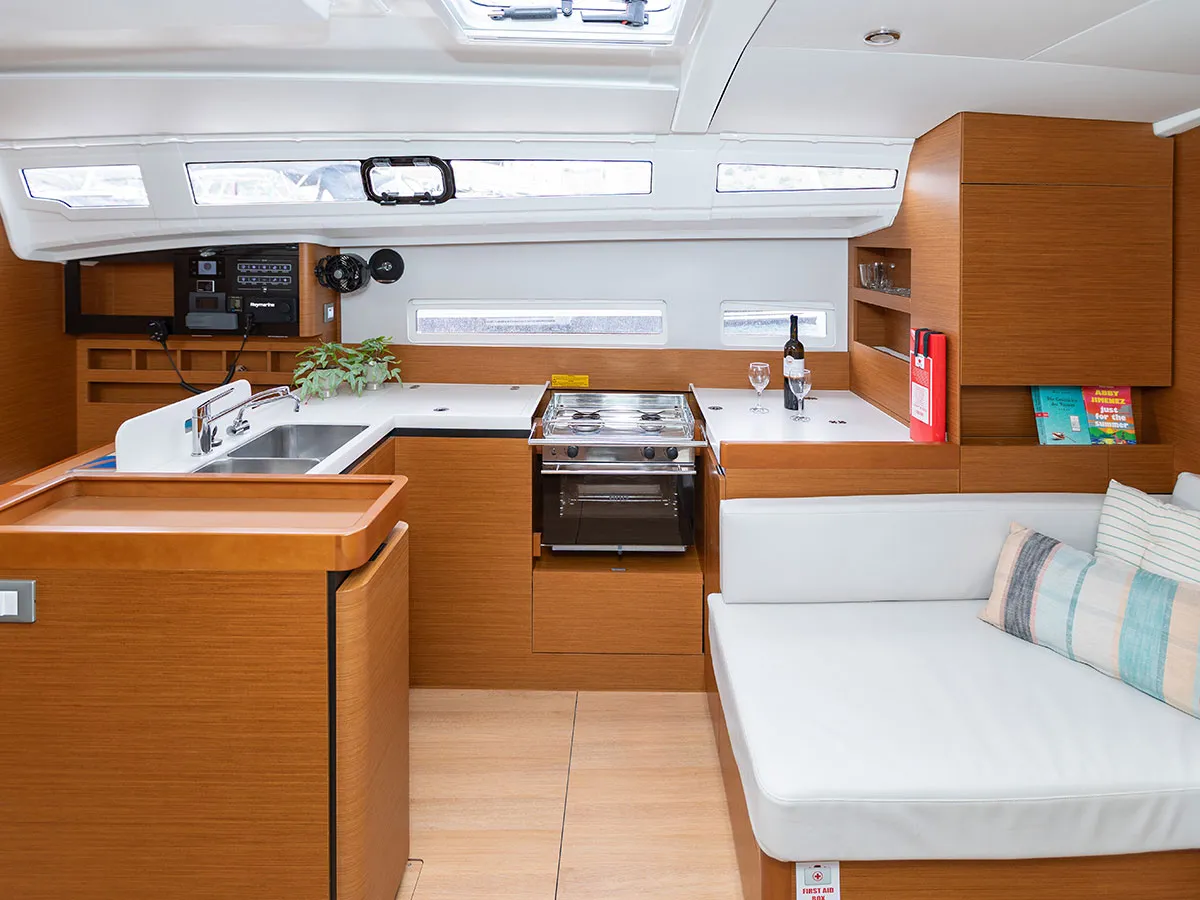 OSKAR  new 2024 (air condition, solar panels) - Sailboat in Primošten