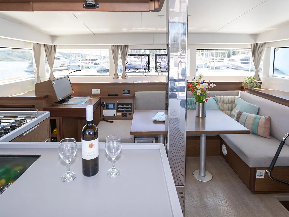 MONARCH 2020 (air condition, generator) - Catamaran in Primošten