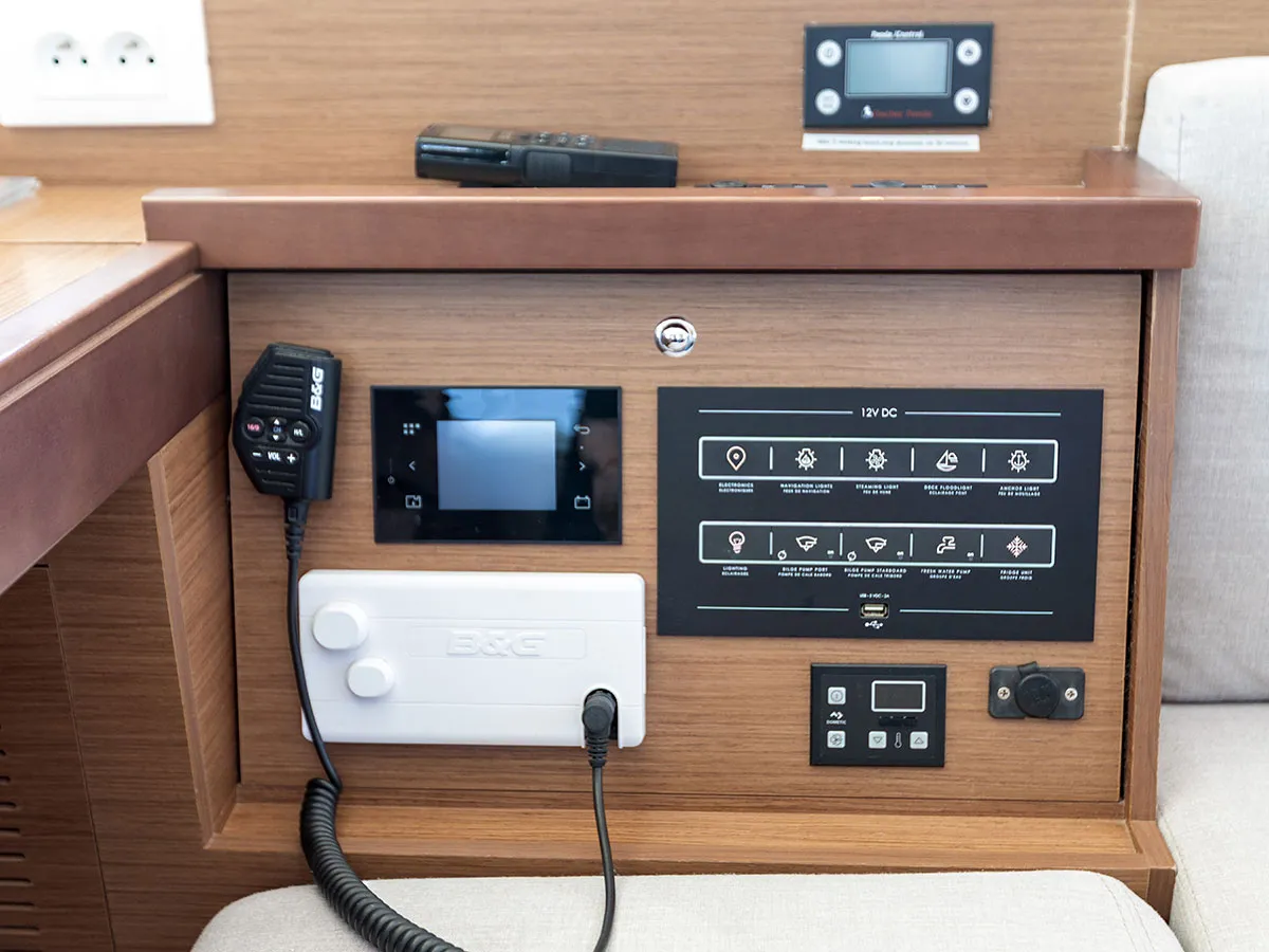 MONARCH 2020 (air condition, generator) - Catamaran in Primošten