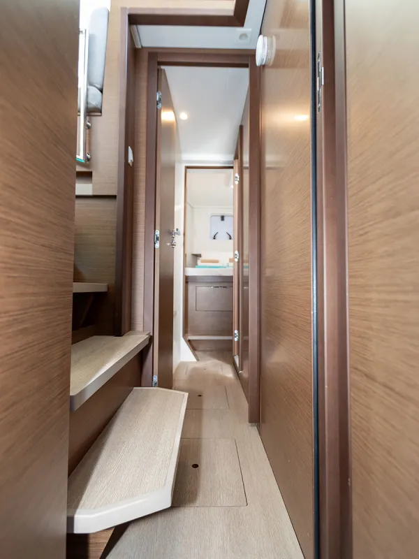 MONARCH 2020 (air condition, generator)