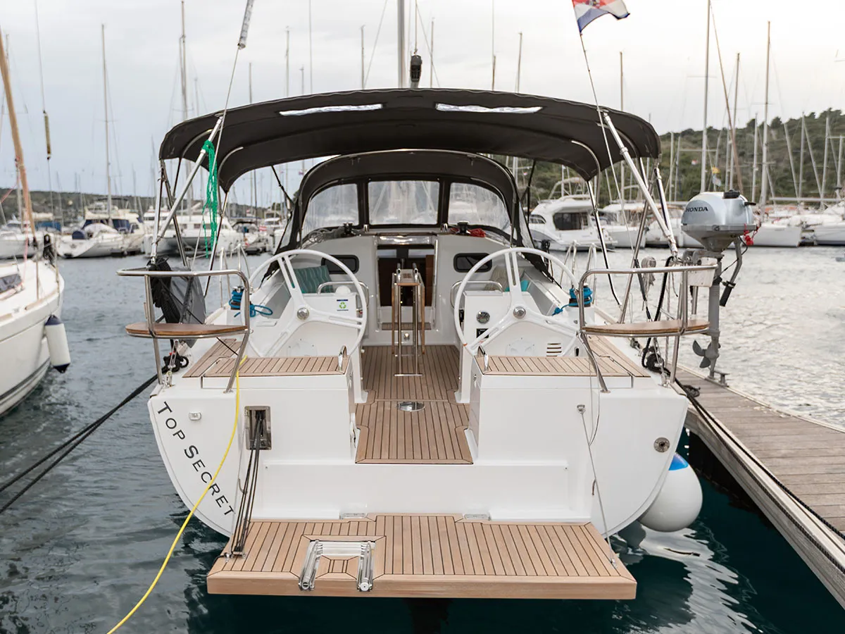TOP SECRET 2020 - Sailboat in Primošten