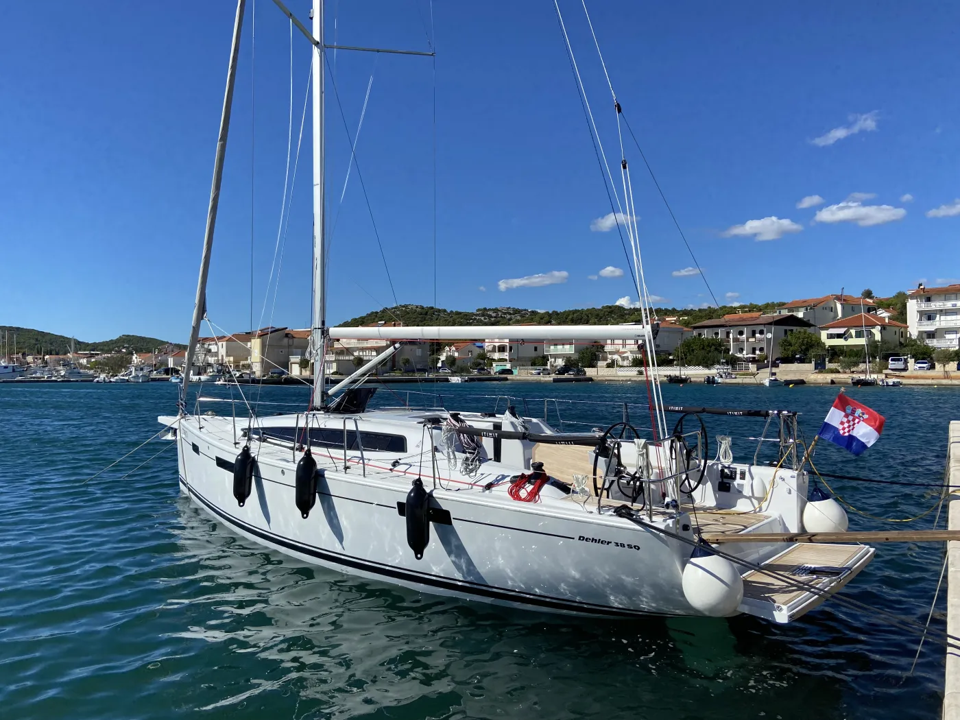 Blue Eye - Sailboat in Jezera