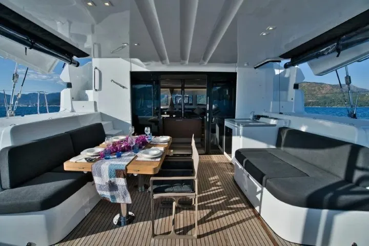 INVICTUS II - Catamaran in Rodos