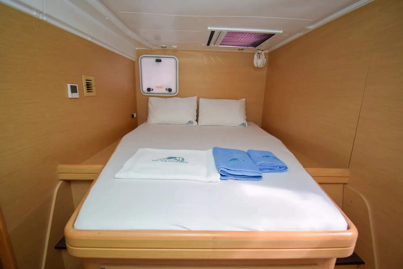 Rain Dogs - Catamaran in Adaköy