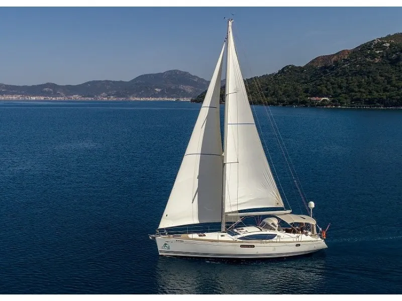 Eleven - Sailboat in Adaköy