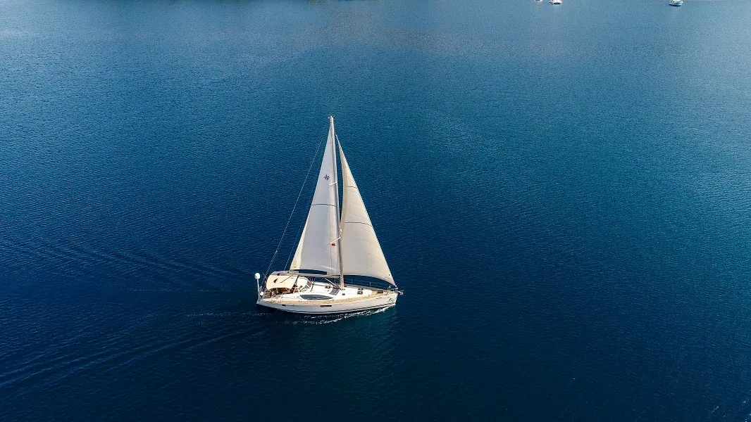 Eleven - Sailboat in Adaköy