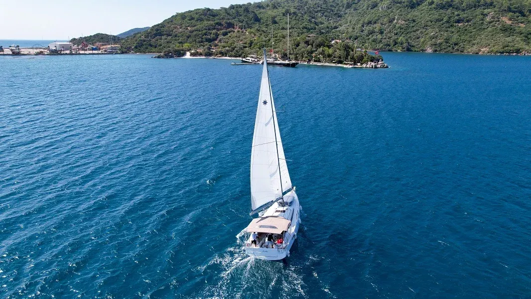 Sky Asya - Sailboat in Adaköy