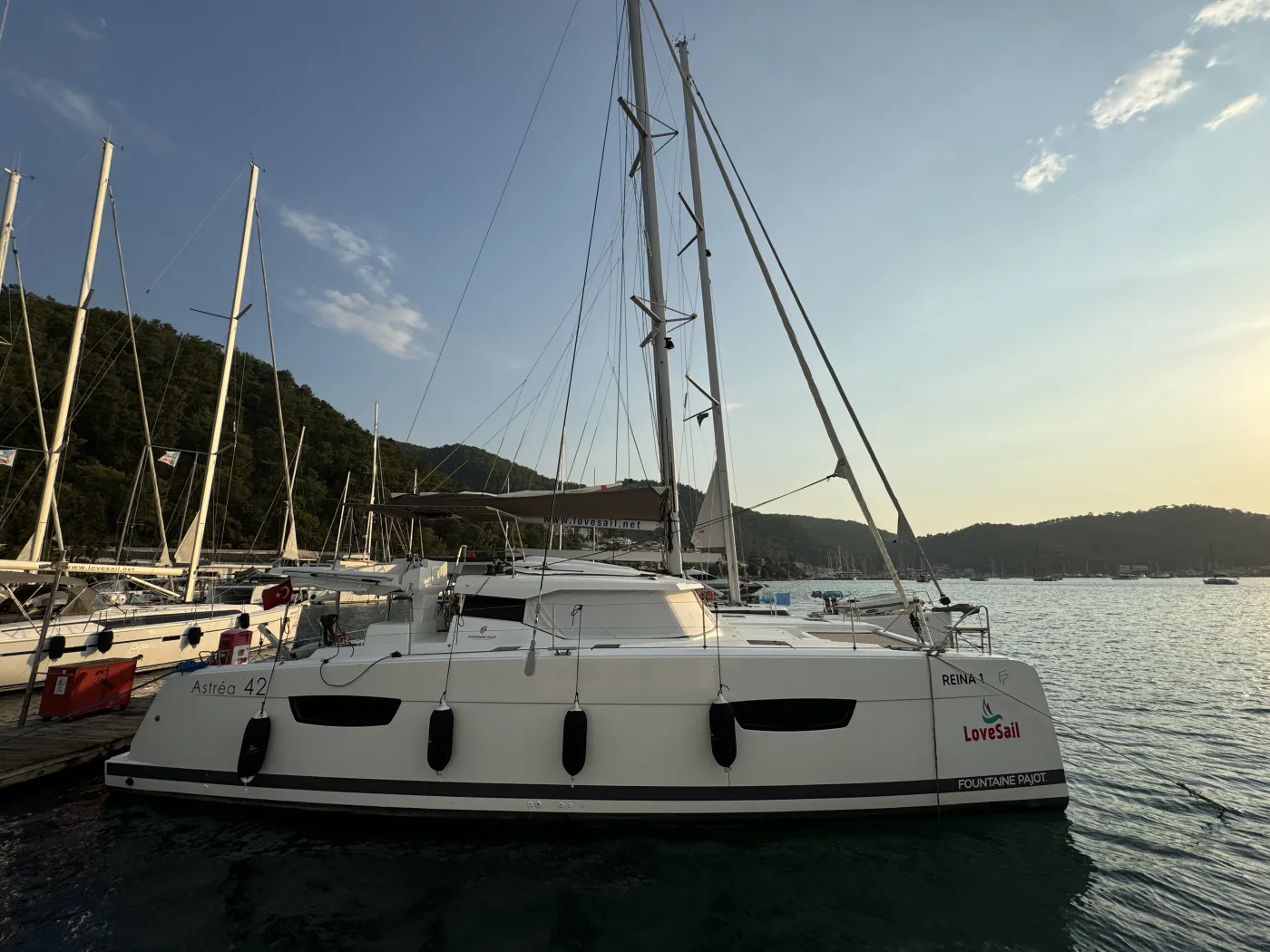 Reina - Catamaran in Karagözler