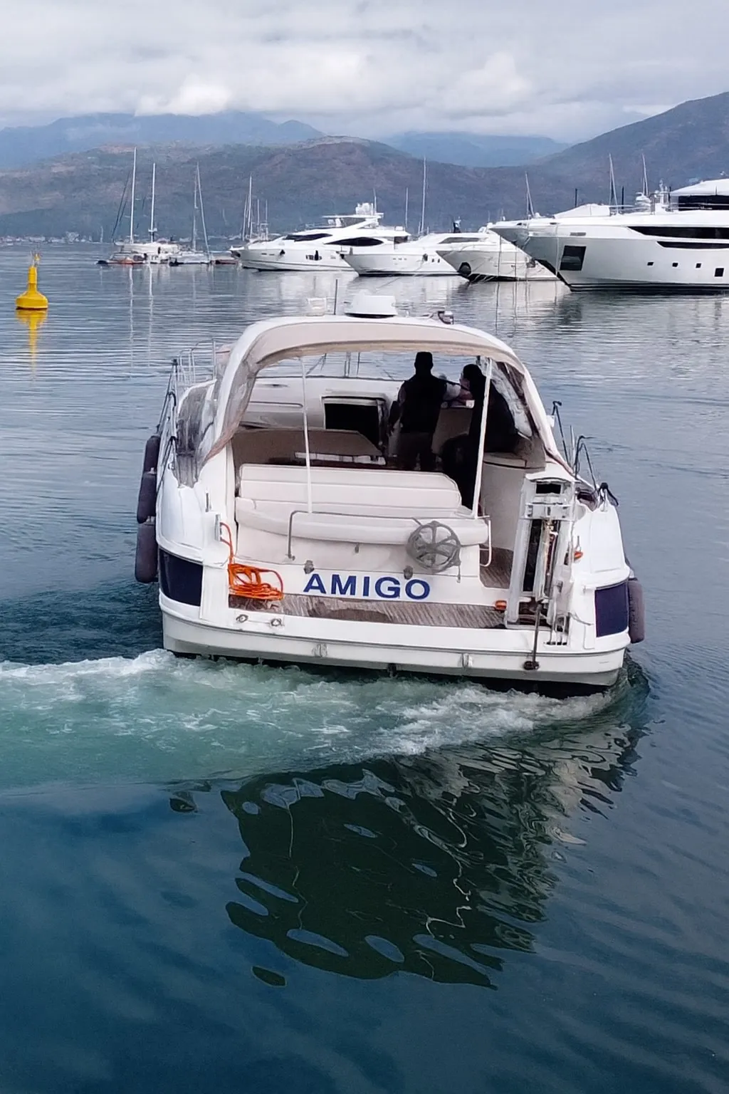 Amigo - Motor Yat içinde Karagözler