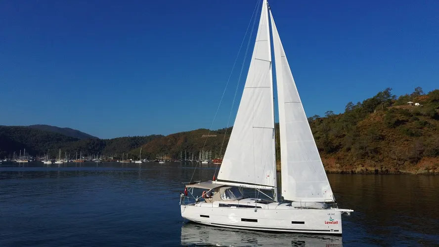 La Luz - Sailboat in Karagözler